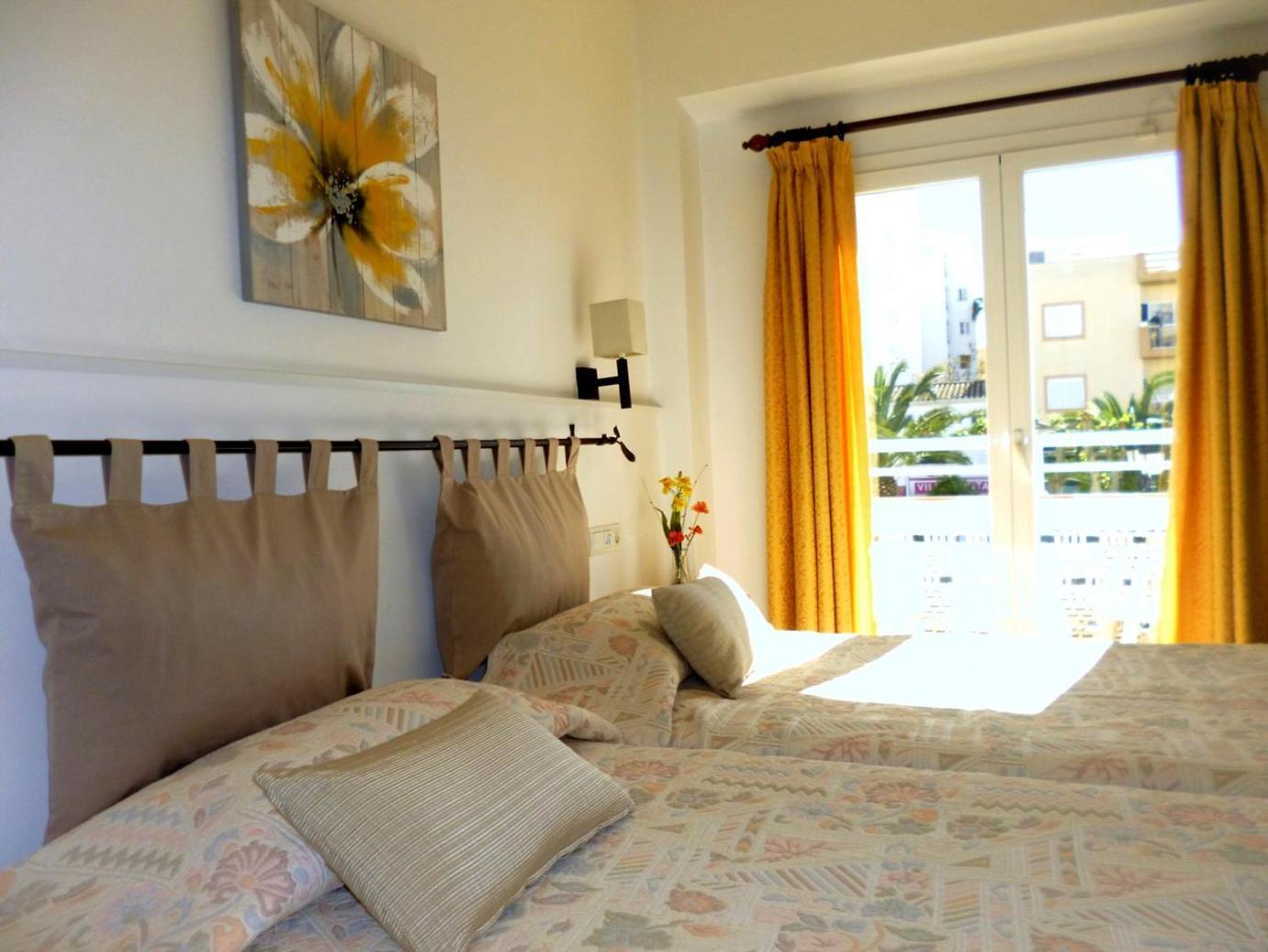 Hostal Yebisah Santa Eulalia del Río Exterior foto